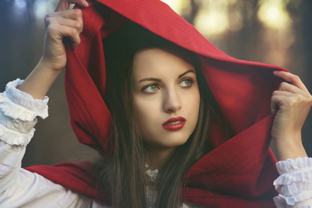 Ein Rotkäppchen-Kostüm kann entweder klassisch oder sexy gestylt sein