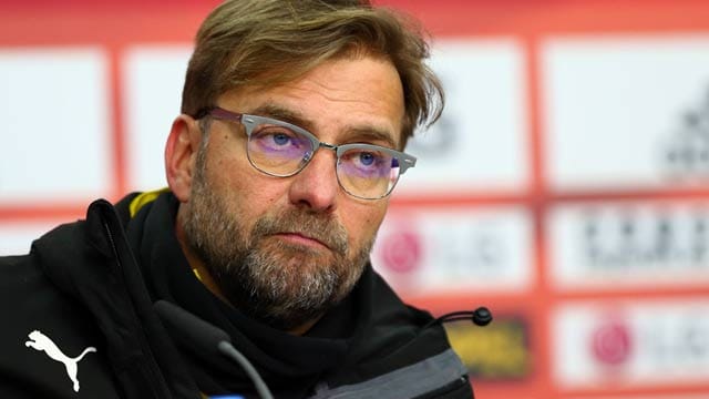 Für Dortmunds Trainer Jürgen Klopp heiligt in der jetzigen Lage der Zweck die Mittel. Für Dortmunds Trainer Jürgen Klopp heiligt in der jetzigen Lage der Zweck die Mittel.