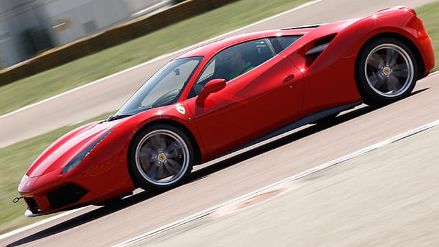 Der Ferrari 488 GTB protzt mit fast 700 PS