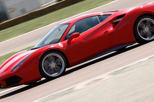 Der Ferrari 488 GTB protzt mit fast 700 PS
