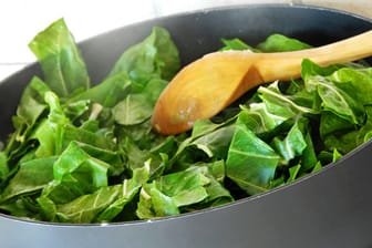 Beim Blanchieren und Dünsten von Spinat bleiben viele wertvolle Vitamine erhalten