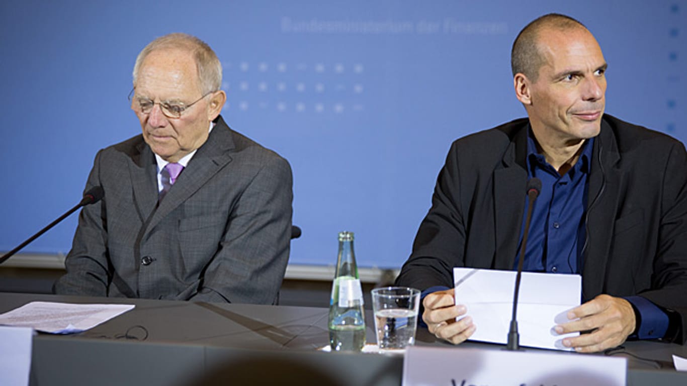 Wolfgang Schäuble und sein griechischer Kollege Gianis Varoufakis bei der Pressekonferenz nach ihrem Treffen in Berlin.