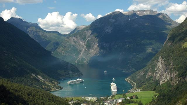 Die Fjorde vom Schiff aus erleben - ein einmaliges Erlebnis.