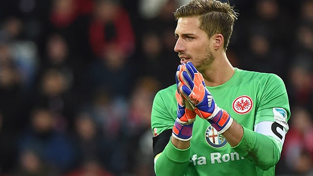 Kevin Trapp darf sich über knapp drei Millionen Euro Jahresgehalt freuen.