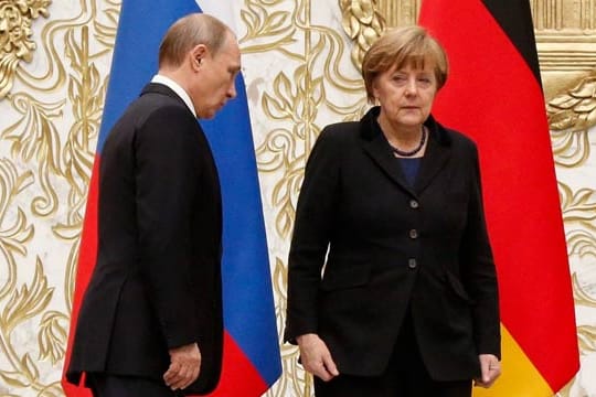 Sichtlich mitgenommen: Angela Merkel und Wladimir Putin.