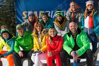 Teilnehmer und Moderatoren des "Star Biathlons 2015".