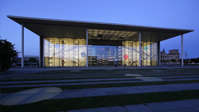 Die Parlamentarier in Berlin fürchten um ihre Sicherheit. Das Abgeordnetenhaus gegenüber dem Reichstag sei nicht ausreichend gesichert.