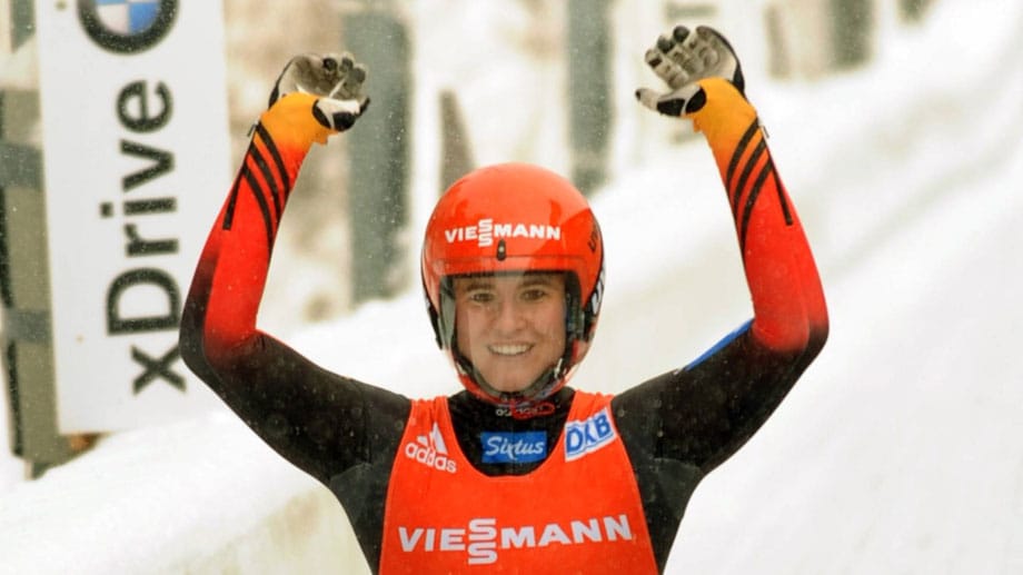 Natalie Geisenberger freut sich über ihre Titelverteidigung bei der Rodel-WM. Natalie Geisenberger freut sich über ihre Titelverteidigung bei der Rodel-WM.