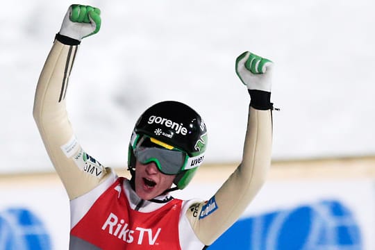 Der Slowene Peter Prevc jubelt über den weitesten Skiflug aller Zeiten.