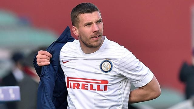 Die Kritik wächst: Lukas Podolski muss sich bei Inter Mailand derzeit warm anziehen. Die Kritik wächst: Lukas Podolski muss sich bei Inter Mailand derzeit warm anziehen.