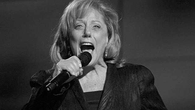 Die Sängerin Lesley Gore starb am 16. Februar an einem Krebsleiden.