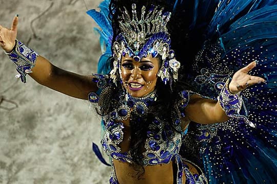 In der Nacht zum Faschingsdienstag gingen die Paraden in Rio de Janeiro weiter.