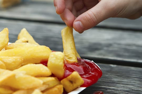 Auch wenn Übergewichtige abnehmen, das Verlangen nach fettigem Essen bleibt stark.