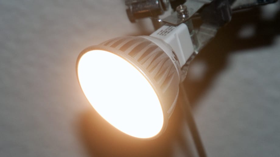 LED-Lampen brauchen einen Kühlkörper, denn auch sie erzeugen Wärme.