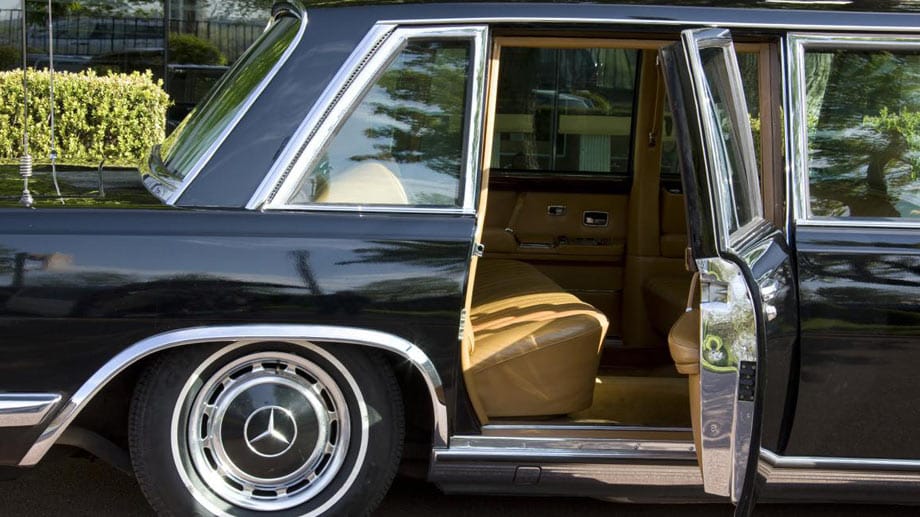 Die exklusivste deutsche Nachkriegslimousine Mercedes 600 wurde von 1963 bis 1981 exakt 2677 Mal gebaut. 477 Pullman-Langversionen (im Bild) wurden gefertigt, die zum Teil noch heute im repräsentativen Einsatz sind.