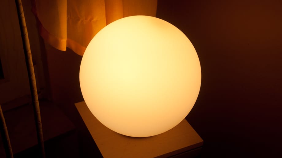 Die LED-Lampen von Osram Lightify und Philips Hue können gedimmt und von der Farbtemperatur her eingestellt werden.