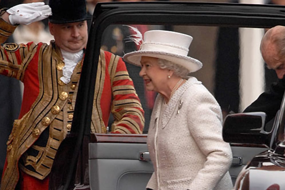 Neuer Job gefällig? Die Queen sucht einen Chauffeur.