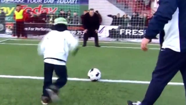 Jay Beatty hat im Januar in Schottland mit überwältigender Mehrheit die Wahl zum "Tor des Monats" gewonnen. Jay Beatty hat im Januar in Schottland mit überwältigender Mehrheit die Wahl zum "Tor des Monats" gewonnen.