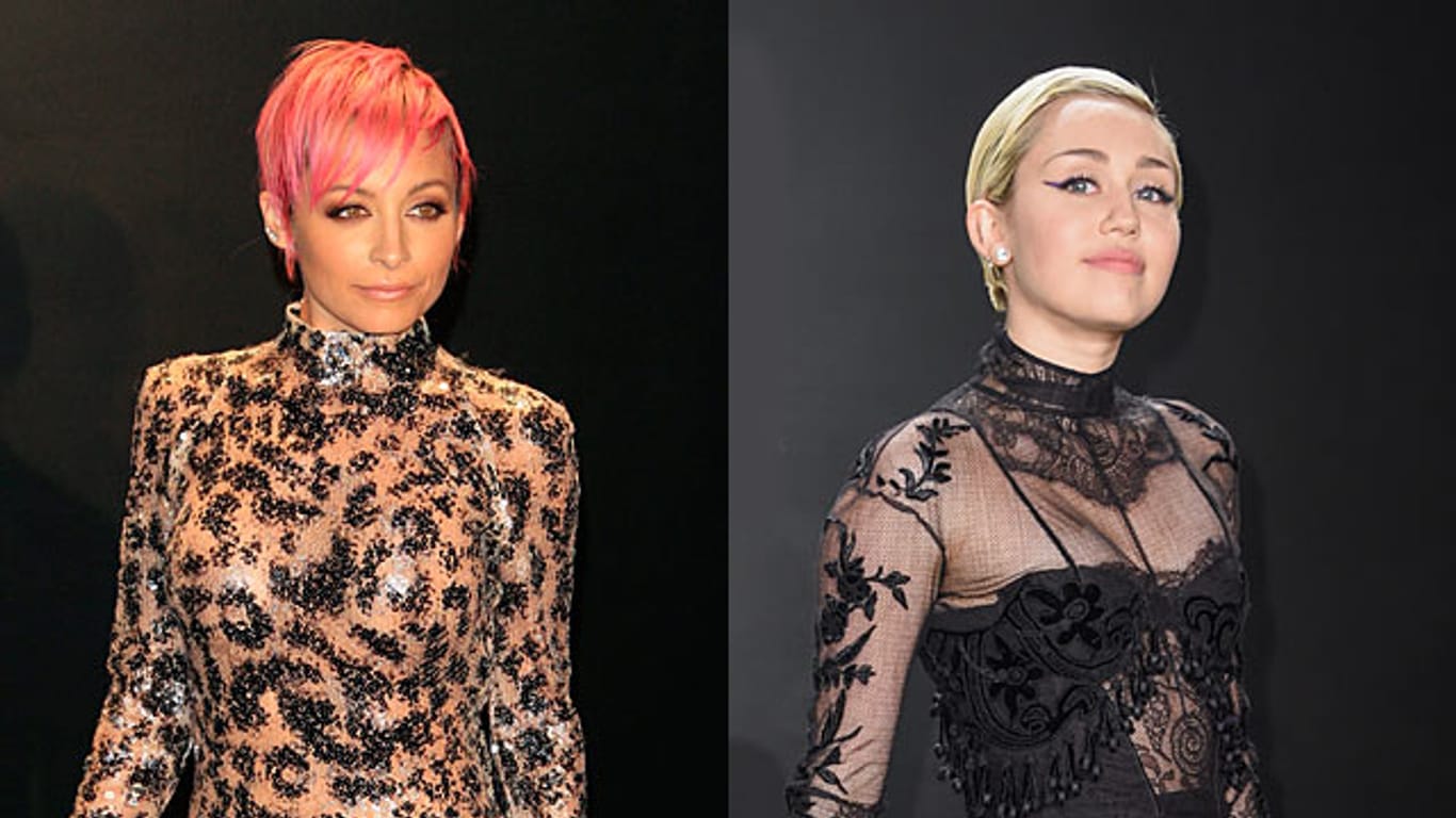 Nicole Richie und Miley Cyrus in transparenten Abendkleidern bei der Modenschau von Tom Ford.