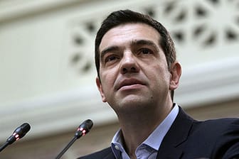 Der griechische Präsident Alexis Tsipras hat sich erstmals nach der Einigung zur Verlängerung des Hilfsprogramms geäußert.