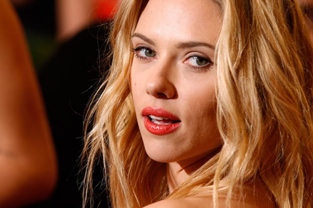 Scarlett Johansson versucht sich mal wieder als Sängerin und gründet die Girlgroup The Singles.