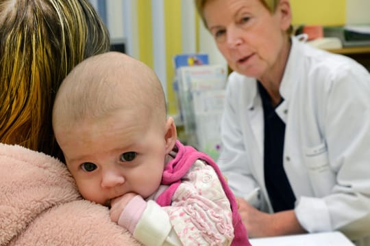 Drogensucht: Eva Robel-Tillig, Chefärztin am Klinikum St. Georg in Leipzig, leitet ein Nachsorgeprogramm für Kinder drogensüchtiger Mütter.