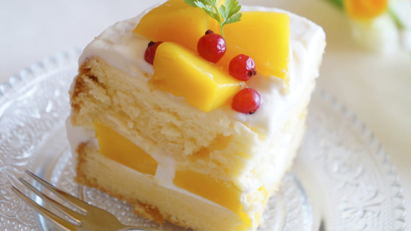 An warmen Sommertagen schmeckt die Mango-Torte besonders erfrischend.