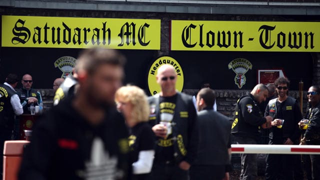 Mitglieder des Rockerklubs "Satudarah MC" vor dem Vereinsheim in Duisburg.