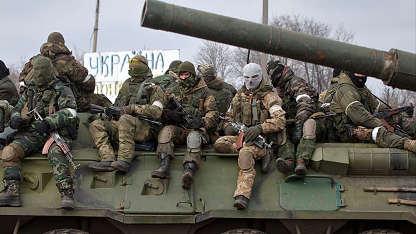 Prorussische Rebellen in Debalzewo in der Ostukraine.