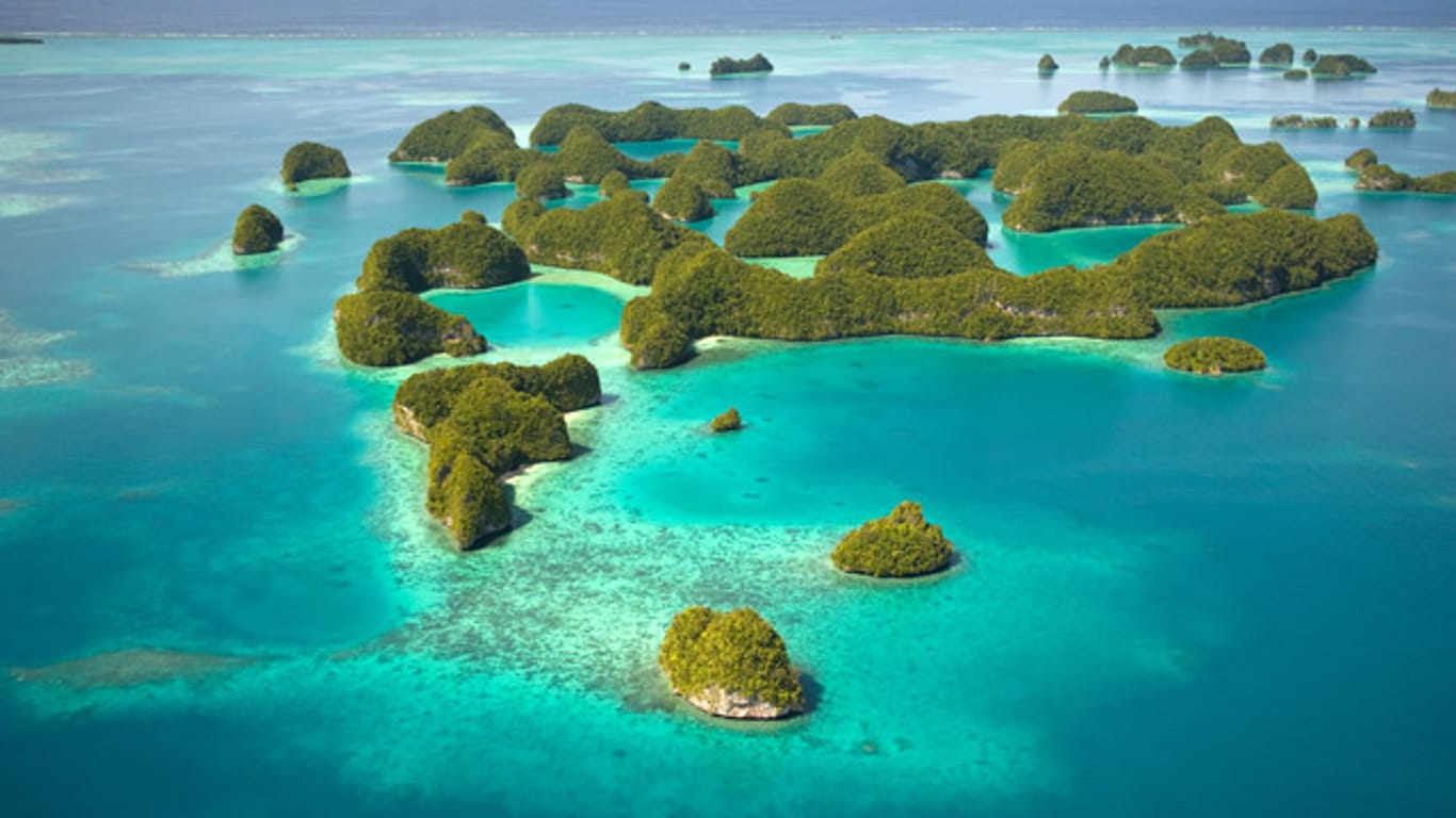 Grüne Flecken im endlosen Meer: Das Südsee-Archipel Palau.