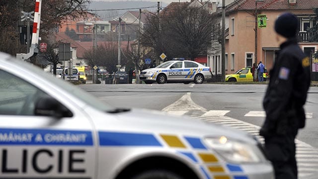 Die Polizei sperrte den Bereich um die Gaststätte weiträumig ab.