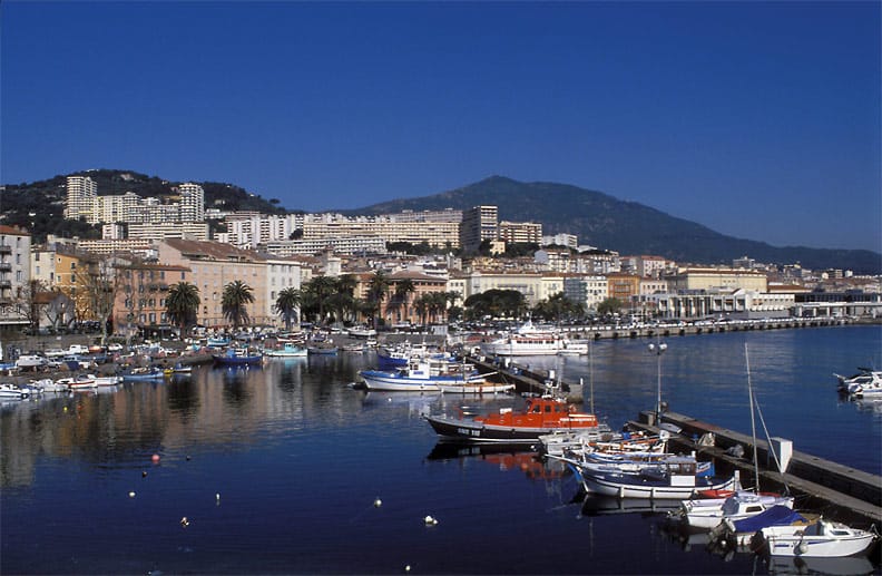 Boote im Hafen von Ajaccio auf der "Insel der Schönheit" - wie Korsika oft genannt wird.