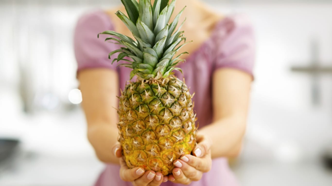 Durch Ihre entschlackende Wirkung kann die Ananas eine Diät unterstützen.