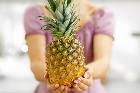 Durch Ihre entschlackende Wirkung kann die Ananas eine Diät unterstützen.