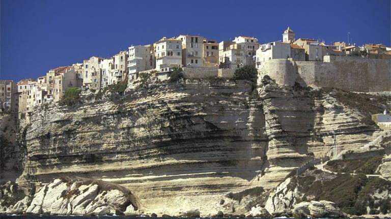 Blick auf Bonifacio am Südzipfel Korsikas.