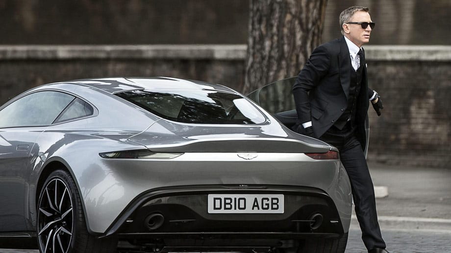 Bond-Dreh in Rom: Das bedeutet nicht nur spektakuläre Szenen sondern auch spektakuläre Autos. Im kommenden Agentenstreifen "Spectre" fährt Daniel Craig alias James Bond einen Aston Martin DB10. Gleich vier seiner Sorte werden beim Dreh in Rom eingesetzt.