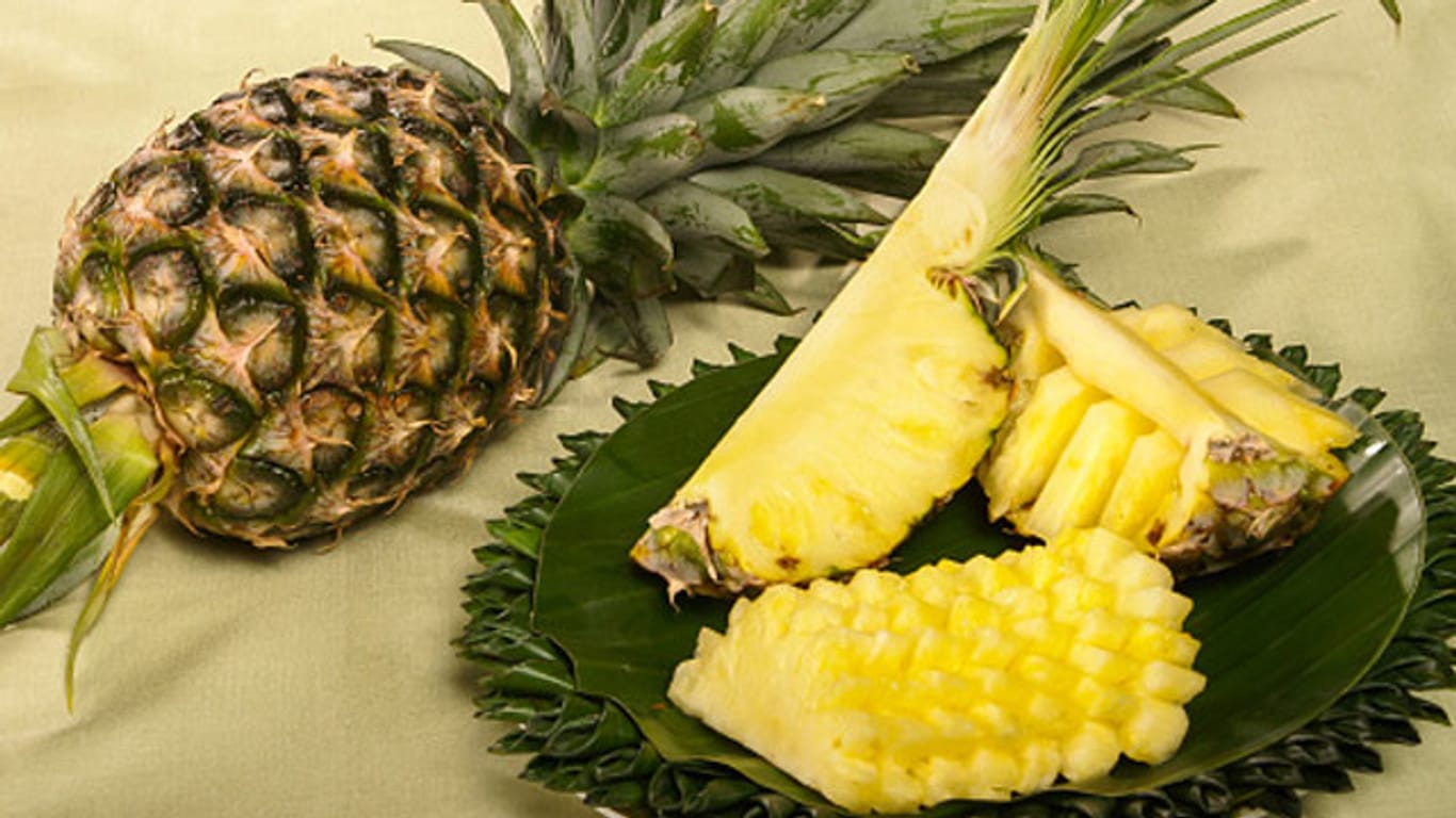 Ananas enthält viele Vitamine und Mineralstoffe und ist deswegen sehr gesund.