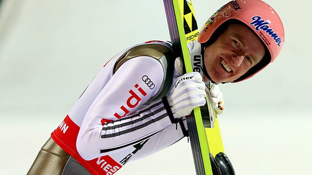 Severin Freund springt bei der WM in Falun zu Gold.