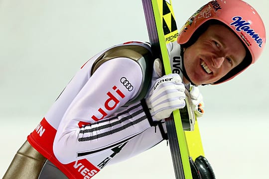 Severin Freund springt bei der WM in Falun zu Gold.