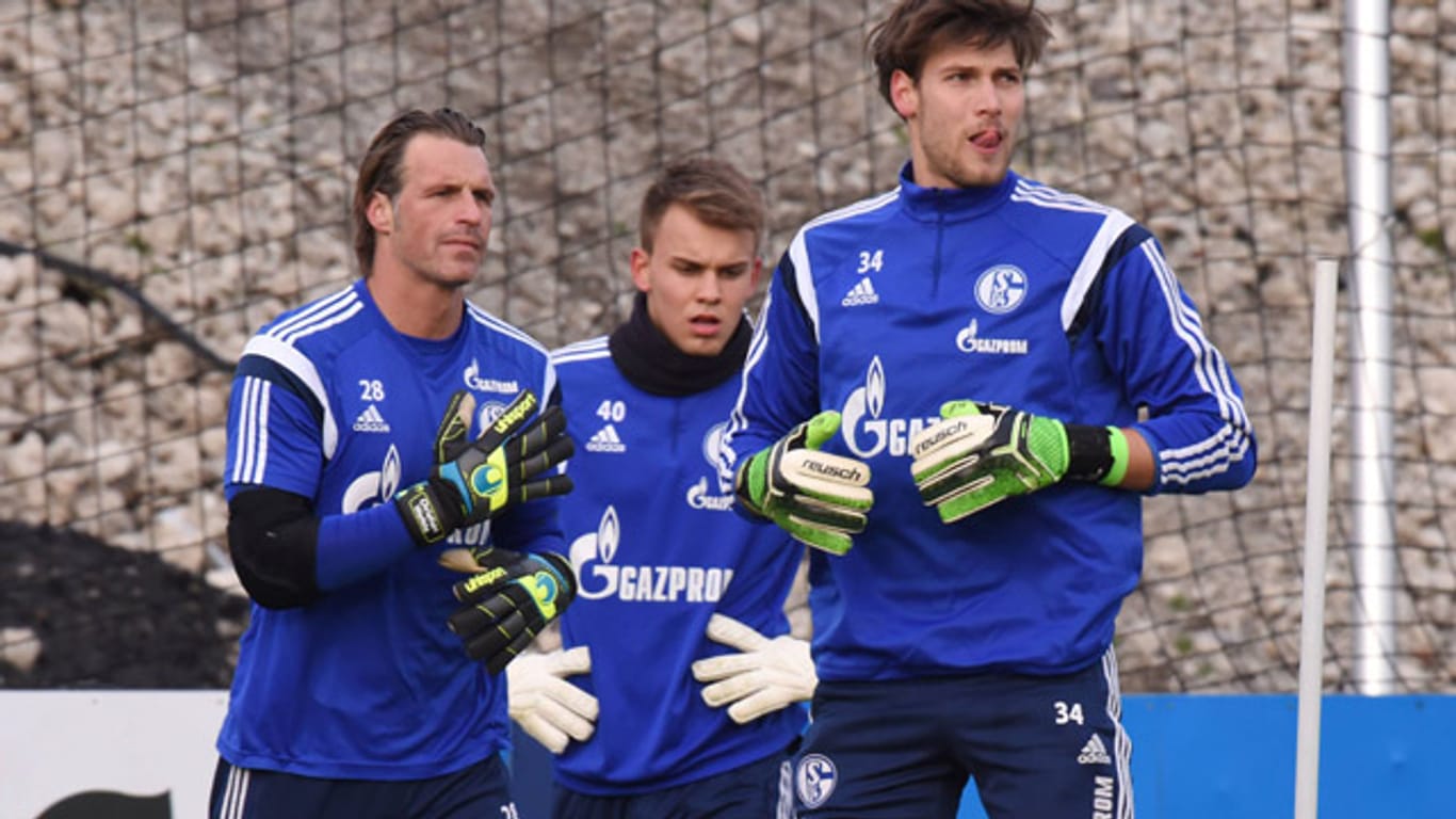 Christian Wetklo, Timon Wellenreuther und Fabian Giefer (v.l.n.r.) beim gemeinsamen Training auf dem Schalker Vereinsgelände.