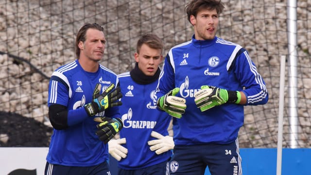 Christian Wetklo, Timon Wellenreuther und Fabian Giefer (v.l.n.r.) beim gemeinsamen Training auf dem Schalker Vereinsgelände. Christian Wetklo, Timon Wellenreuther und Fabian Giefer (v.l.n.r.) beim gemeinsamen Training auf dem Schalker Vereinsgelände.