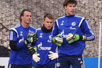 Christian Wetklo, Timon Wellenreuther und Fabian Giefer (v.l.n.r.) beim gemeinsamen Training auf dem Schalker Vereinsgelände.