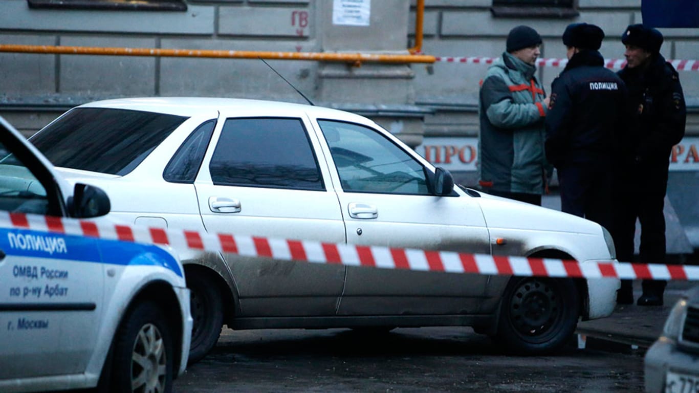 Ermittler haben das mögliche Fluchtauto nach dem Mord an dem russischen Oppositionellen Boris Nemzow gesichert.