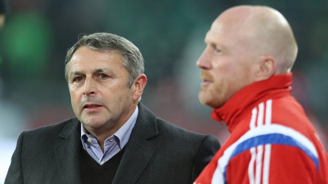 Die Bundesliga-Macher um VfL-Manager Klaus Allofs (li.) und FCB-Sportdirektor Matthias Sammer werden neue Geldquellen suchen müssen.