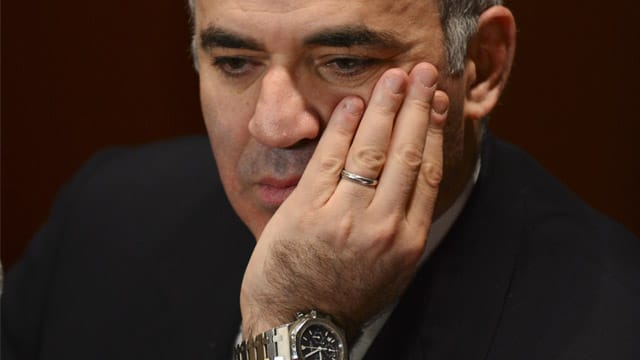 Düstere Prognose für sein Heimatland Russland: Nach den Worten des russischen Oppositionellen Garri Kasparow schwindet die Hoffnung auf einen friedlichen politischen Übergang. Düstere Prognose für sein Heimatland Russland: Nach den Worten des russischen Oppositionellen Garri Kasparow schwindet die Hoffnung auf einen friedlichen politischen Übergang.