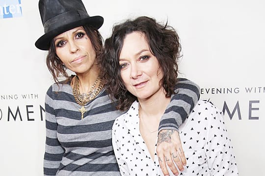 Linda Perry und Sara Gilbert (rechts) sind Eltern einen Sohnes geworden.
