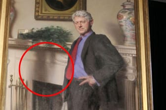 Links neben dem Abbild von Bill Clinton befindet sich der ominöse Schatten.