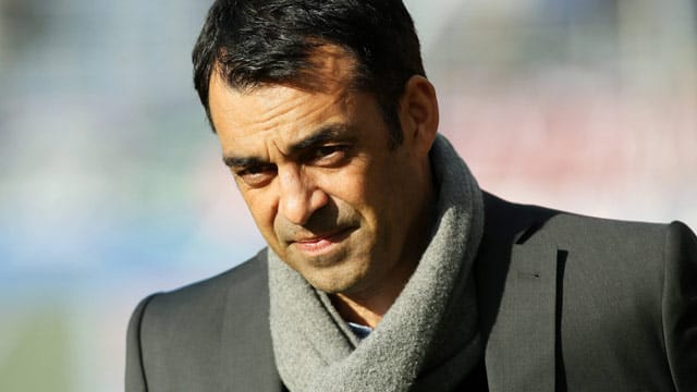 Robin Dutt gibt in der Trainer-Diskussion derzeit kein gutes Bild ab. Robin Dutt gibt in der Trainer-Diskussion derzeit kein gutes Bild ab.