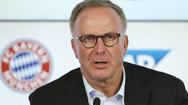 Karl-Heinz Rummenigge richtet den Blick auf die englische Premier League. Karl-Heinz Rummenigge richtet den Blick auf die englische Premier League.