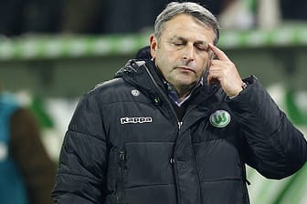 Das ständige Gerede um die Unterstützung der Wolfsburger Fans nervt VfL-Manager Klaus Allofs.